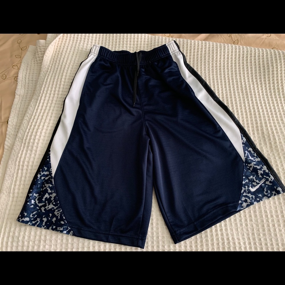 NIKE Shorts- Men XL- Basketball-NEW